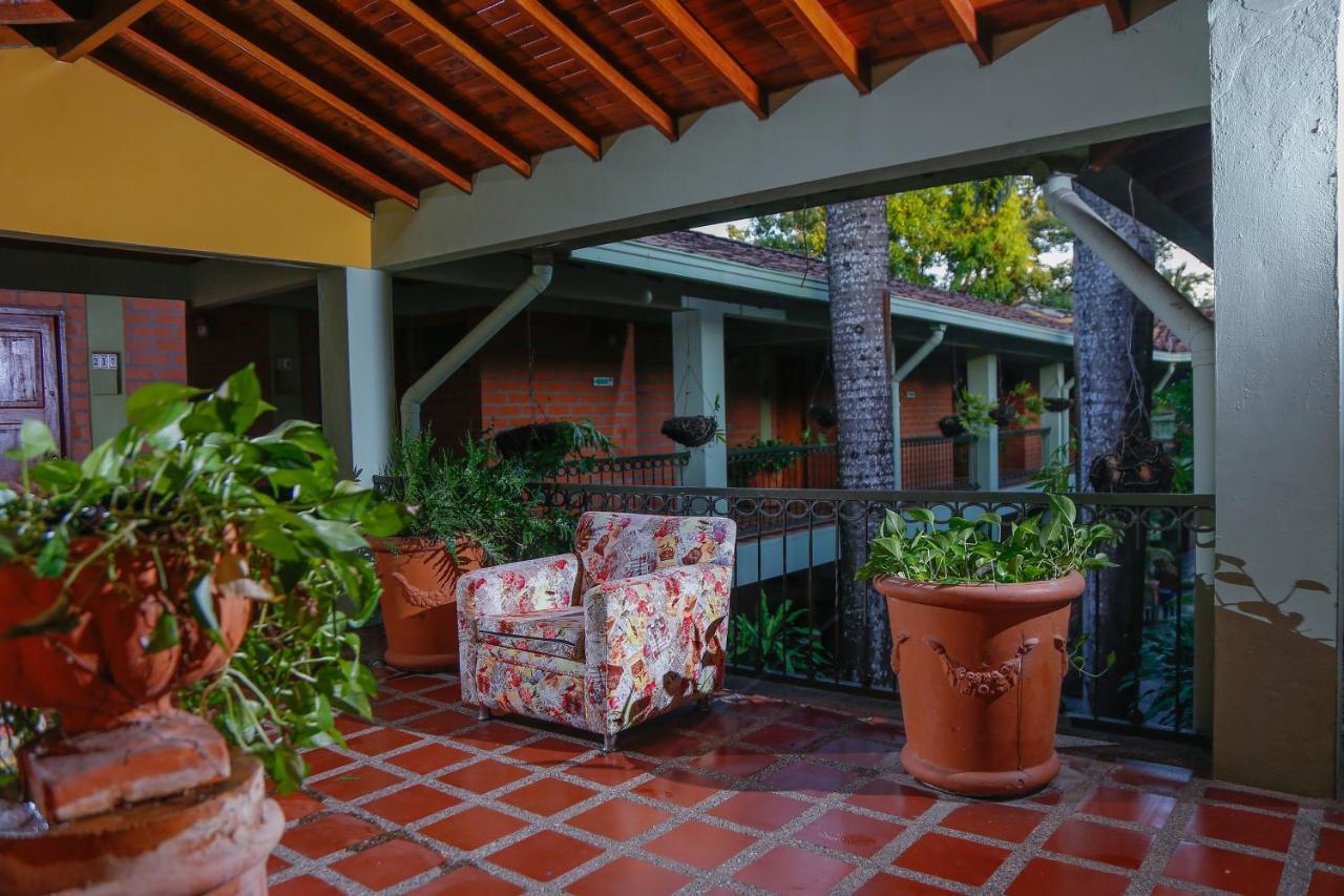 Hotel Y Restaurante Meson Del Gitano Caucasia Luaran gambar